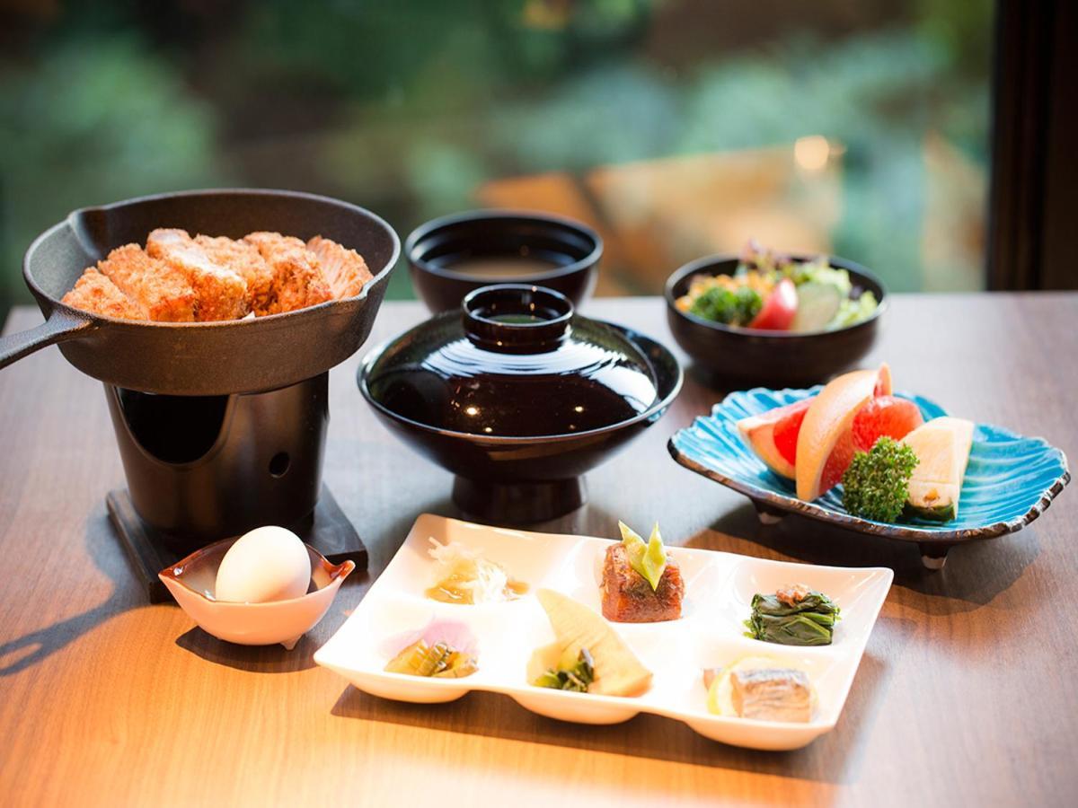 Готель Aizu Higashiyama Onsen Tsuki No Akari Екстер'єр фото