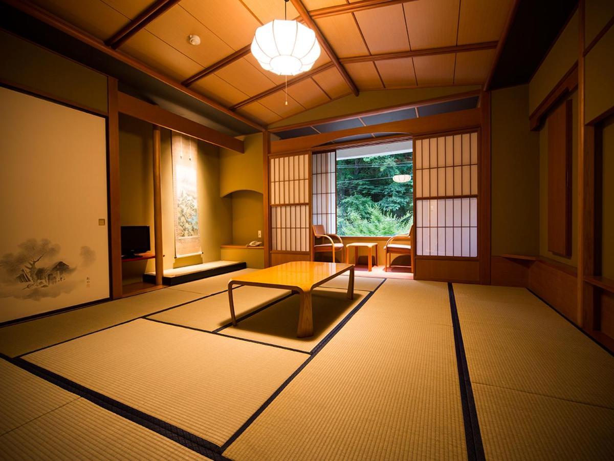 Готель Aizu Higashiyama Onsen Tsuki No Akari Екстер'єр фото