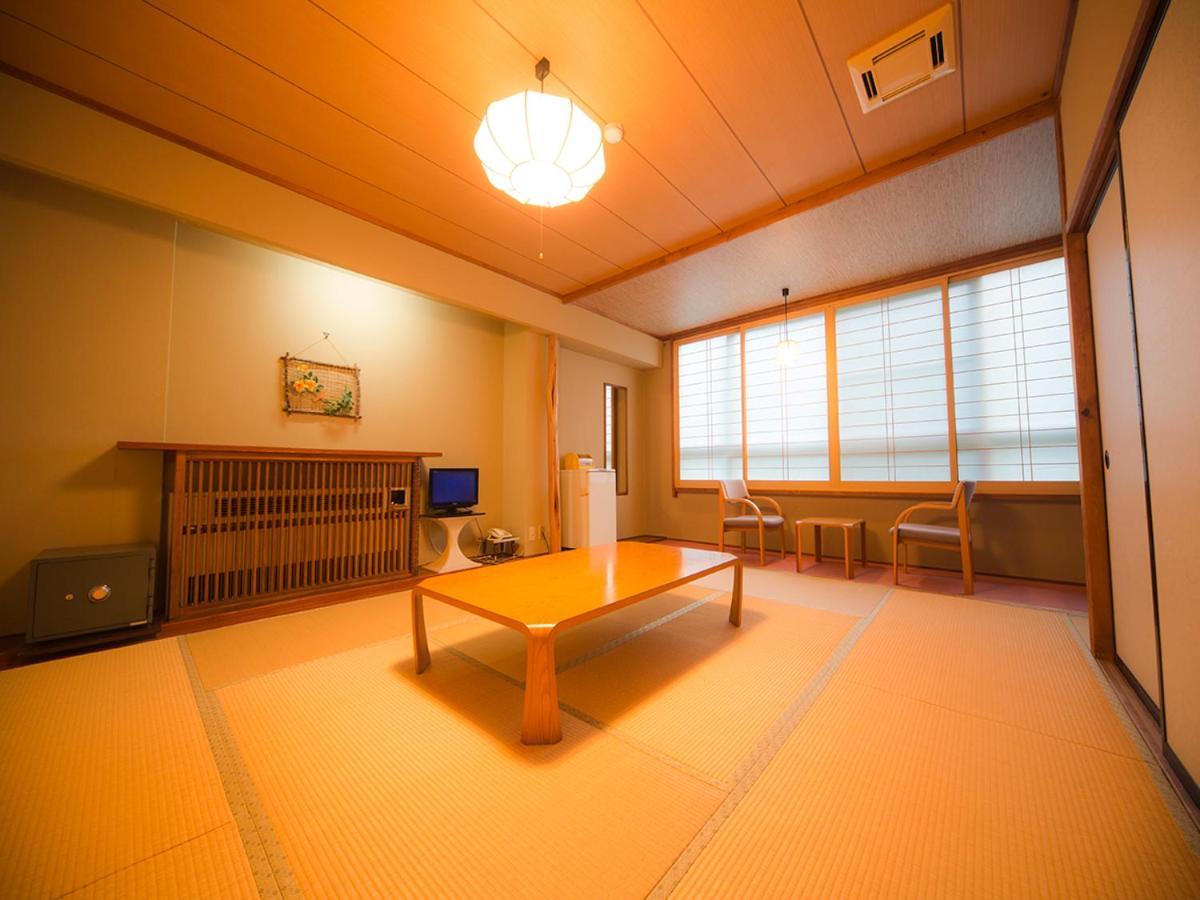 Готель Aizu Higashiyama Onsen Tsuki No Akari Екстер'єр фото