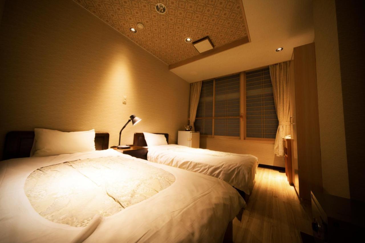 Готель Aizu Higashiyama Onsen Tsuki No Akari Екстер'єр фото